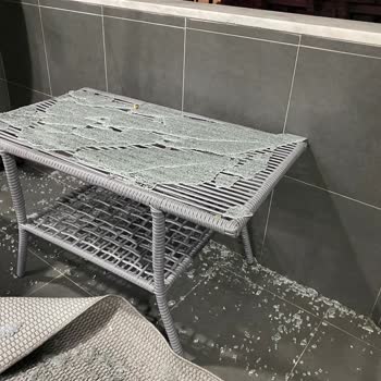 Vavrattan Kendiliğinden Patlayan Balkon Takımı Masa Camı