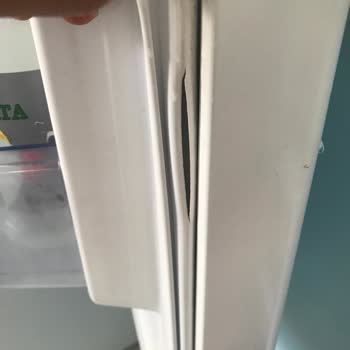 Profilo Dolap Kapağındaki Lastik