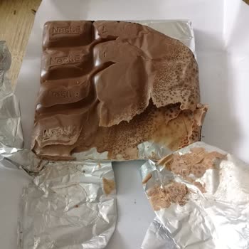 A101 Bozuk Nestle Çikolatası İndirimle Kasa Yanında Satıyor