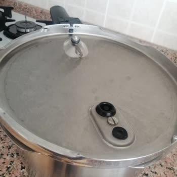 Fissler Vitaquick Premium Düdüklü Tencere Daha İlk Kullanımda Karardı.
