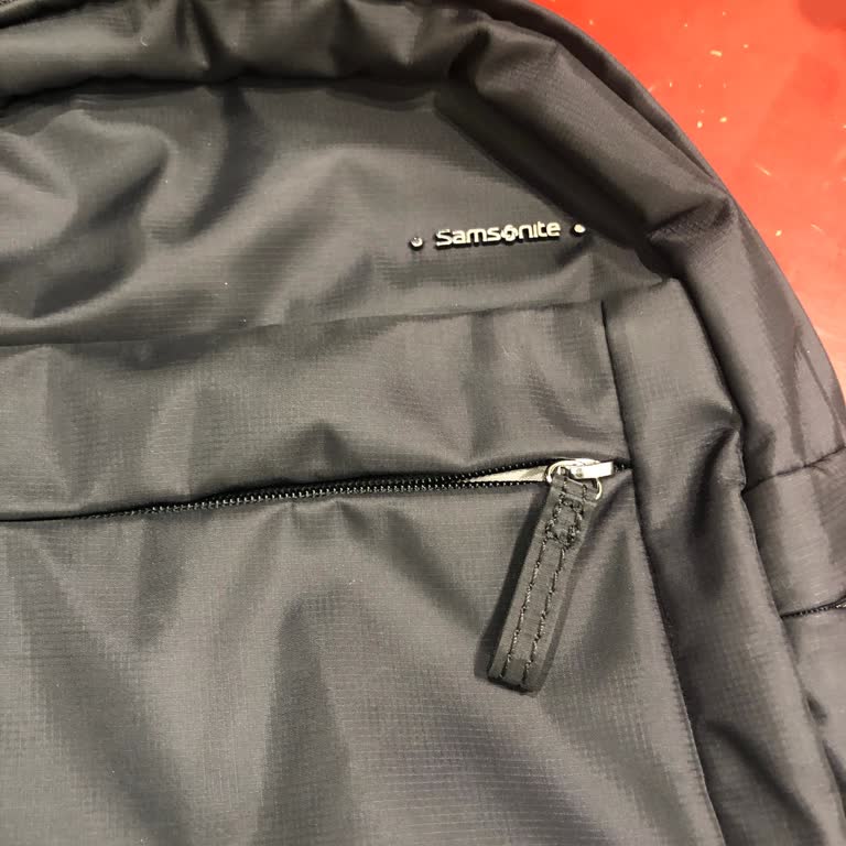 Samsonite Yeni Alınan Çantaya Orijinalinde Olmayan Parça Takmış.