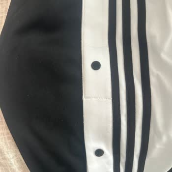 Adidas Jogginghose, Qualitativ minderwertig und mangelnder Kundenservice