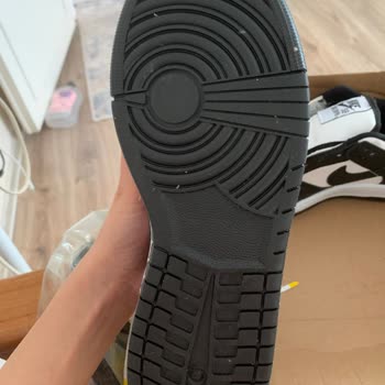 Lovesneakertr Ayakkabı Büyük Geldi Ve Numara Yazılı Değil