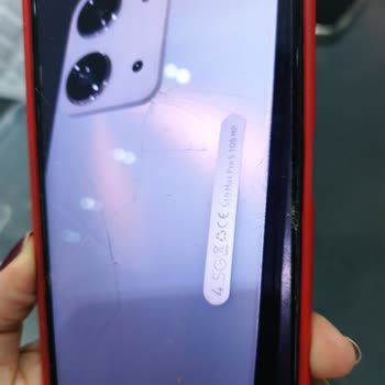 Reeder 24 Saat Geçmeden Kendiliğinden Kırılan Cam