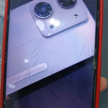 Reeder 24 Saat Geçmeden Kendiliğinden Kırılan Cam