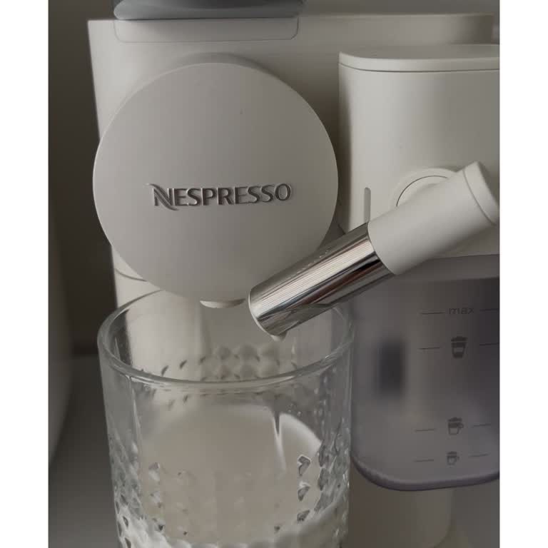Nespresso F121 Kahve Makinesi