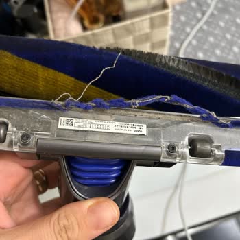 Dyson Şerit Sökülmesine Sahip Çıkmıyor.