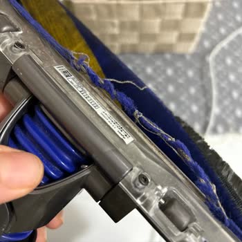 Dyson Şerit Sökülmesine Sahip Çıkmıyor.