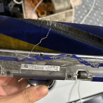 Dyson Şerit Sökülmesine Sahip Çıkmıyor.