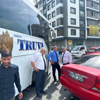 Çanakkale Turuva Turizm Otobüsü Aracıma Vurup Kaçmaya Kalktılar.