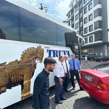 Çanakkale Turuva Turizm Otobüsü Aracıma Vurup Kaçmaya Kalktılar.