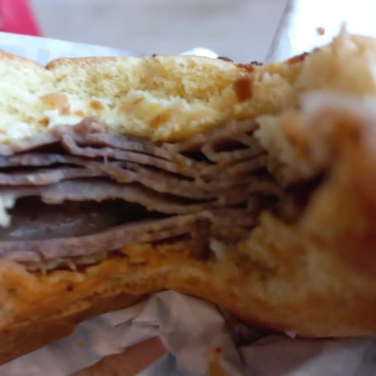 Arby's Deceiving Customers with Fake Hamburger Pictures