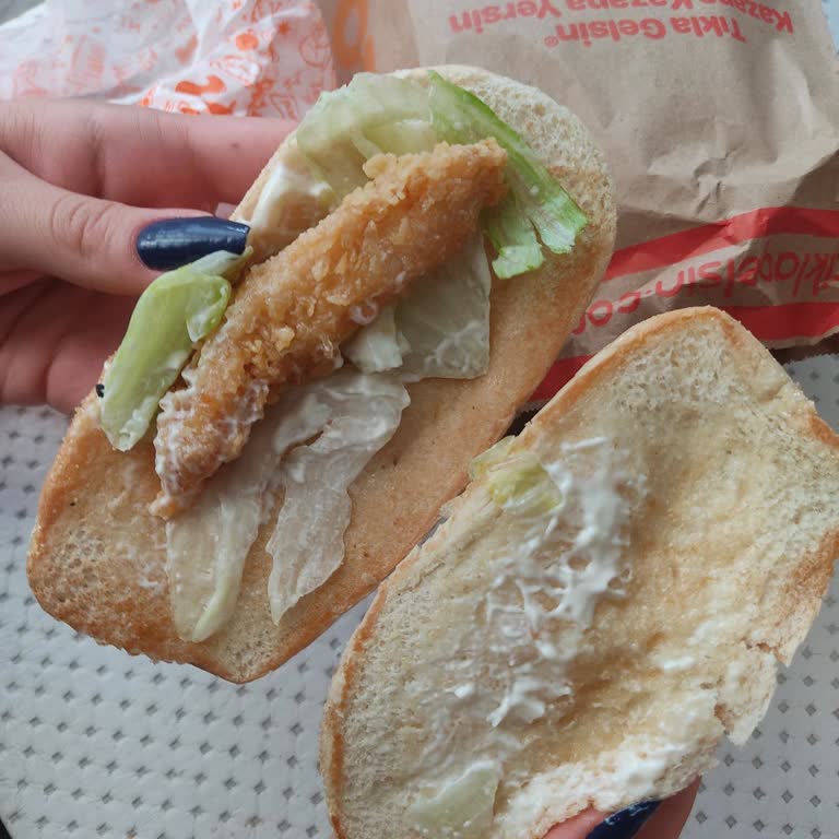 Popeyes Ürünleri Özensiz Hazırlıyor