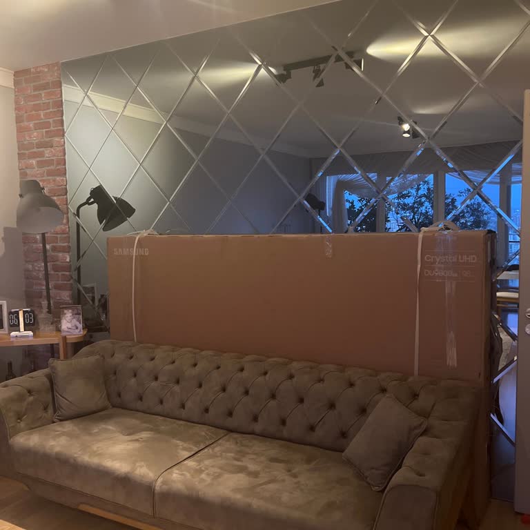 Samsung 98 İnc TV Çatlak Sonrası