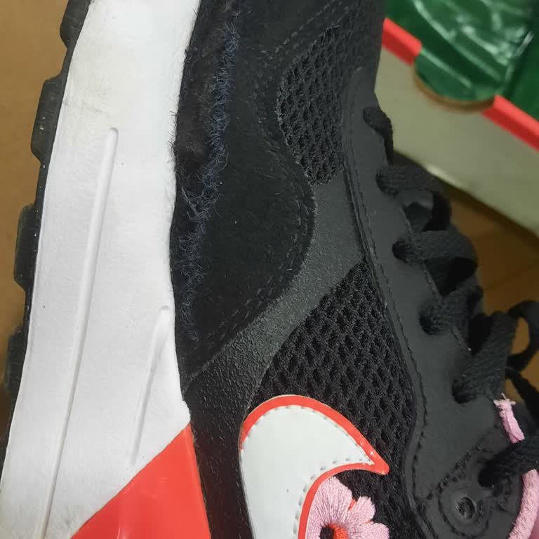 Deichmann'dan Aldığım Nike Air Max İkinci Haftada Yırtıldı