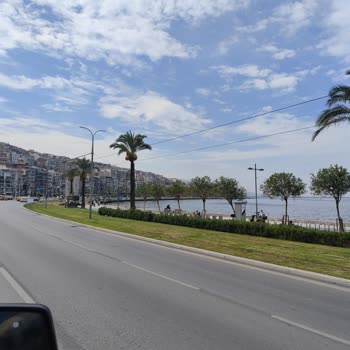 İzmir Büyükşehir Belediyesi İzmir'de Lağım Kokusu Sorunu: Acil Çözüm Bekleniyor