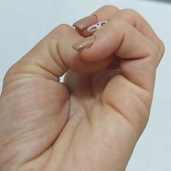 Pikachu Nail Studio Kullandıkları Jel Kalitesiz Ve İşçiliği Hatalı İşlem Yapıyorlar