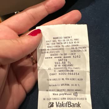 Dar Alan Ve Kırılan Kadehler: Madame Coco'da Hayal Kırıklığı