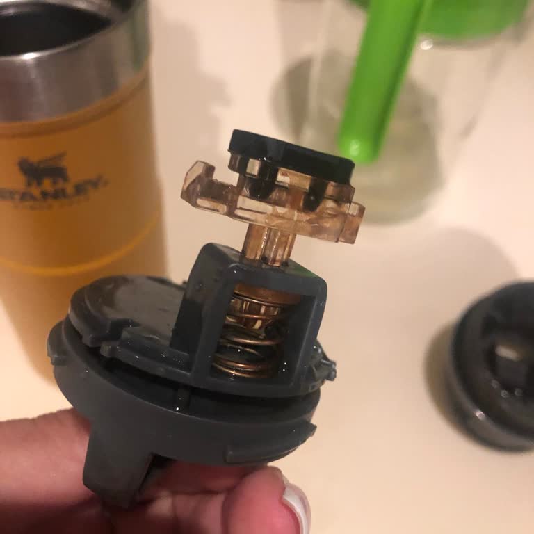 Stanley Termos'un Paslanma Sorunu Ve İlgisiz Müşteri Hizmetleri