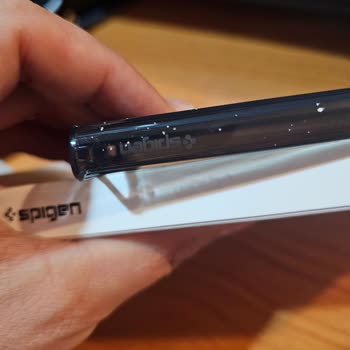 Pintura Descascarada en Funda Spigen Galaxy S23 Ultra