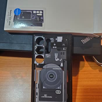 Pintura Descascarada en Funda Spigen Galaxy S23 Ultra