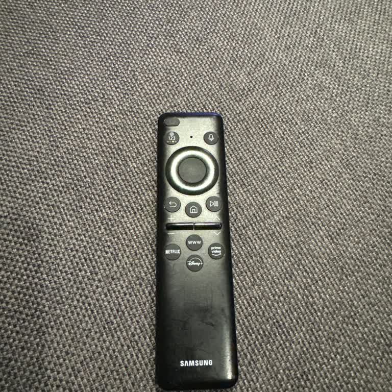 77 İnç Samsung TV'min Güneş Enerjili Kumandası Çalışmıyor