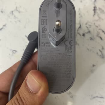 Dyson Gen5Detect Süpürgemin Şarj Adaptörü Arızası