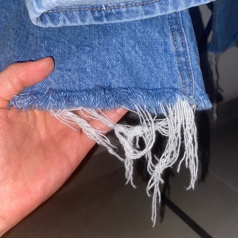 Mavi Pantolon Paçası Sökülmesi