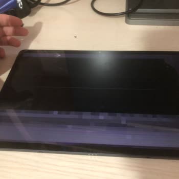 Mi Samsung TAB S7 FE tiene una grieta interna sin impacto