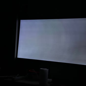 Samsung Q60B TV con pantalla nublada y borrosa