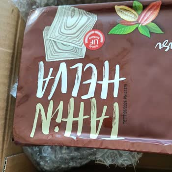 Metin Helva'dan Aldığım Ürün Patlamış Ve Yağ Akıtmış