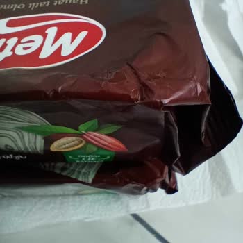 Metin Helva'dan Aldığım Ürün Patlamış Ve Yağ Akıtmış