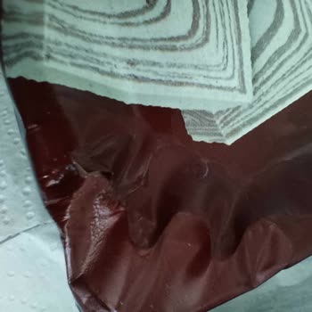 Metin Helva'dan Aldığım Ürün Patlamış Ve Yağ Akıtmış