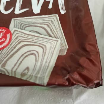 Metin Helva'dan Aldığım Ürün Patlamış Ve Yağ Akıtmış