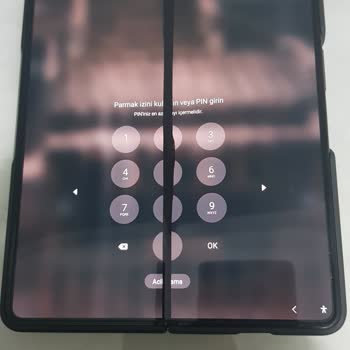 Pantalla principal de mi Samsung Z Fold 4 tiene una franja negra