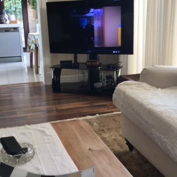 Samsung CU7000 TV Mancha Negra Creciente en la Pantalla