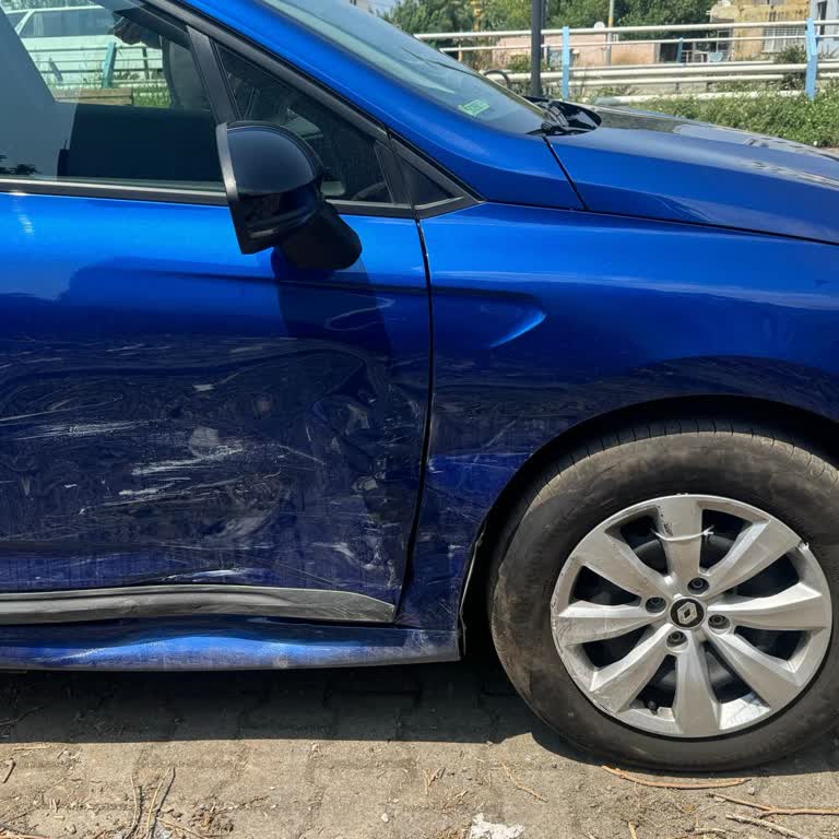 Renault Authorized Service Has Kept My 2023 Clio for Over 2 Months Without Updates