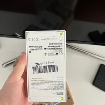 Amazon me envió un iPhone usado con un cable roto