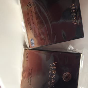 Perfume Versace Crystal Noir EDP falso en Amazon