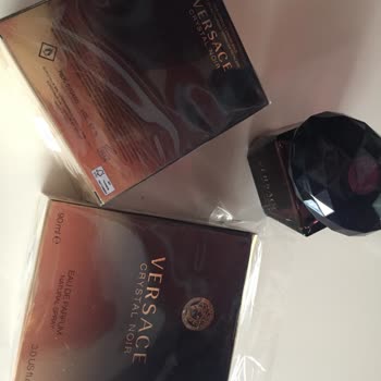 Perfume Versace Crystal Noir EDP falso en Amazon