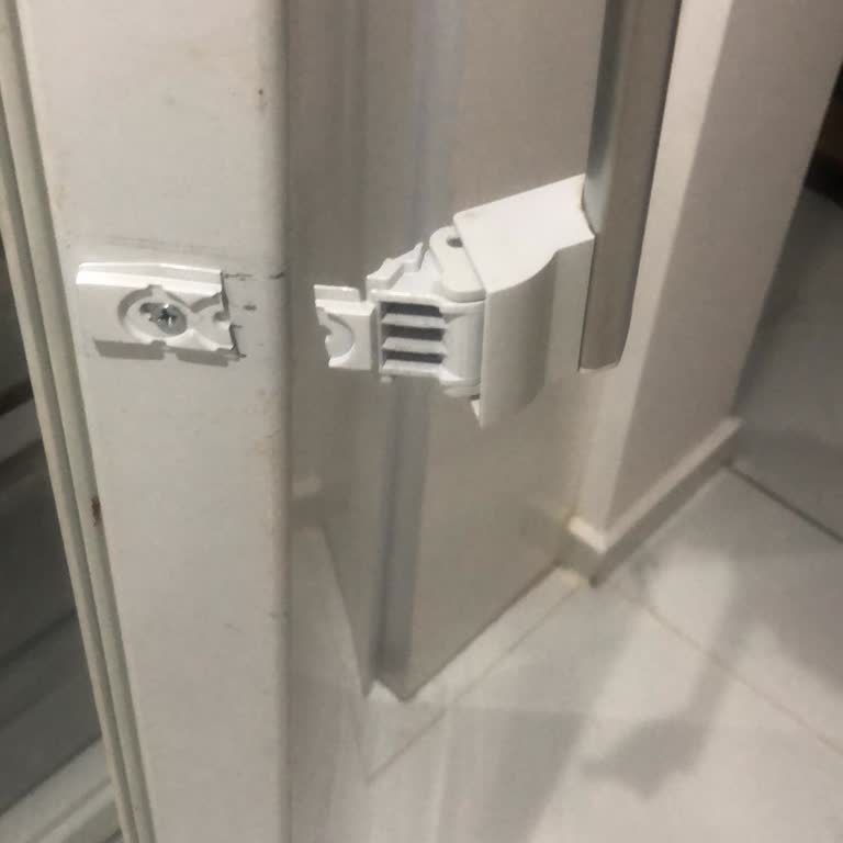 Uğur Soğutma Derin Dondurucu Kapı Tutacağı Sorunu