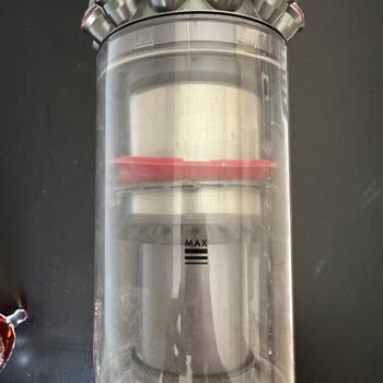 No encuentro repuesto del contenedor de polvo Dyson V11