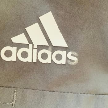 Adidas Logo Soyulması Var