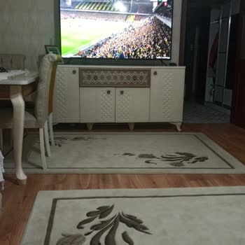 Taşpınar Alışveriş Merkezleri Teşhirde Bulunan Televizyon İle Gönderilen Televizyon Farklı