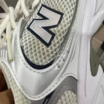 FashFed New Balance 530 Sarı Leke Oluşumu