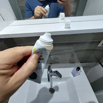 Eyüp Sabri Tuncer Diş Macunu Tüpü Kullanım Sorunu