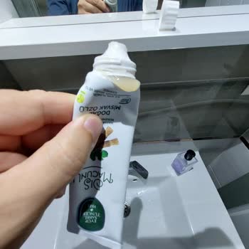 Eyüp Sabri Tuncer Diş Macunu Tüpü Kullanım Sorunu