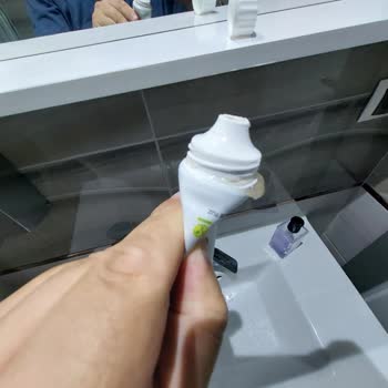 Eyüp Sabri Tuncer Diş Macunu Tüpü Kullanım Sorunu