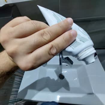 Eyüp Sabri Tuncer Diş Macunu Tüpü Kullanım Sorunu