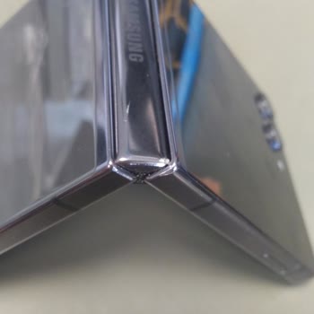 Samsung Refused to Address Green Line Issue on My Galaxy Z Flip 5